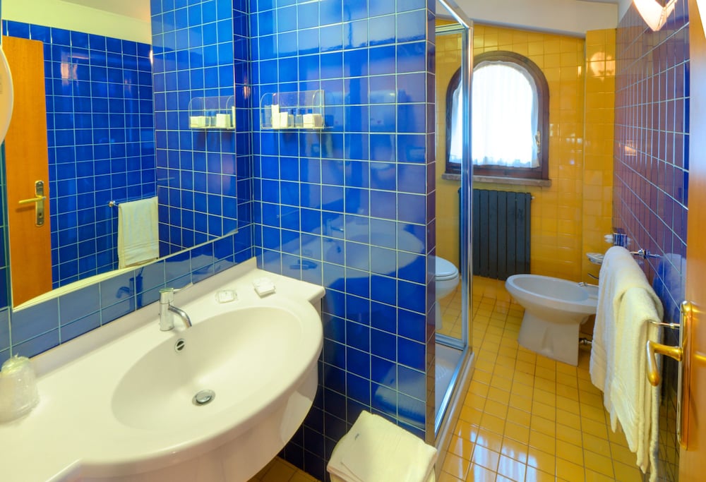 Business Double Room - Photo 8