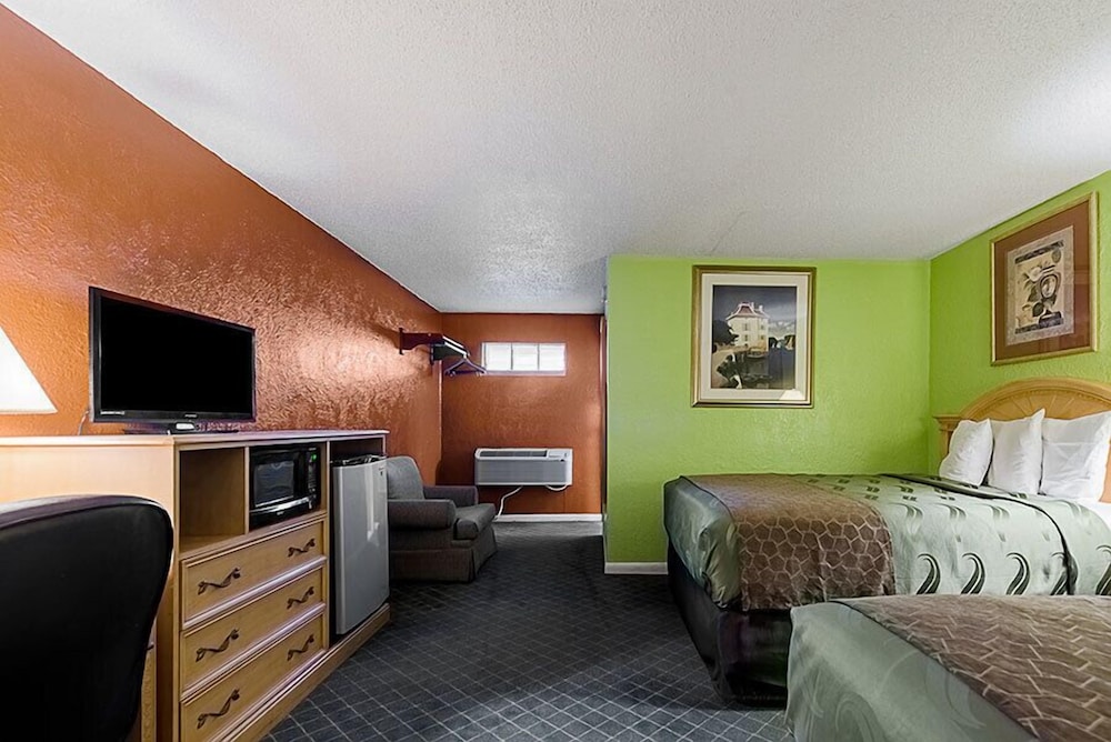 Standard Room, 2 Queen Beds, Non Smoking photo 3
