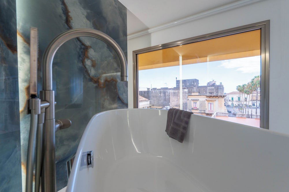 Premium Double Room, Private Bathroom, Courtyard View (Camilleri) photo 3