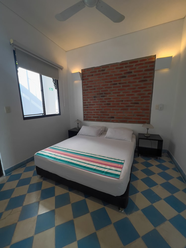 Economy Room, 1 Queen Bed, Non Smoking photo 3