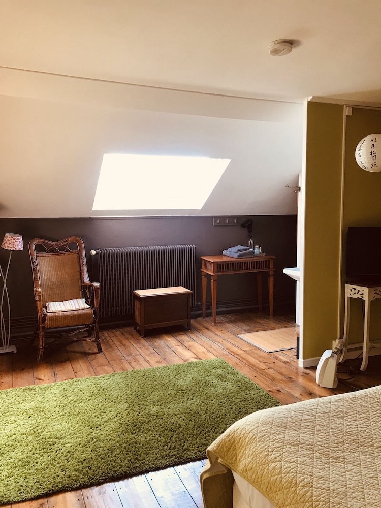 Economy Double Room photo 3