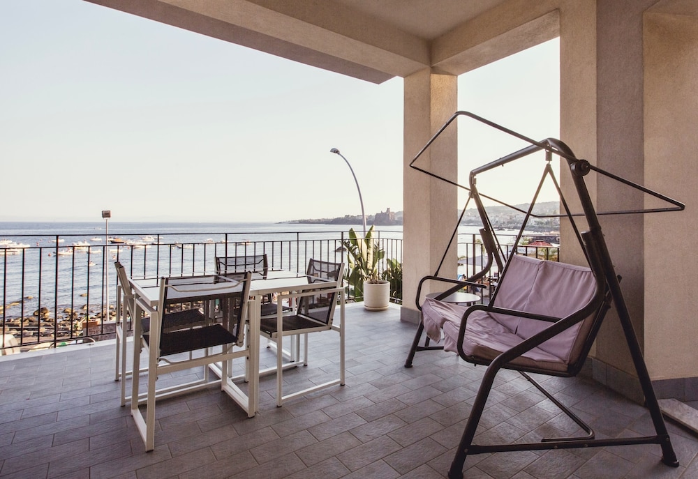 Deluxe Double or Twin Room, Sea View photo 2