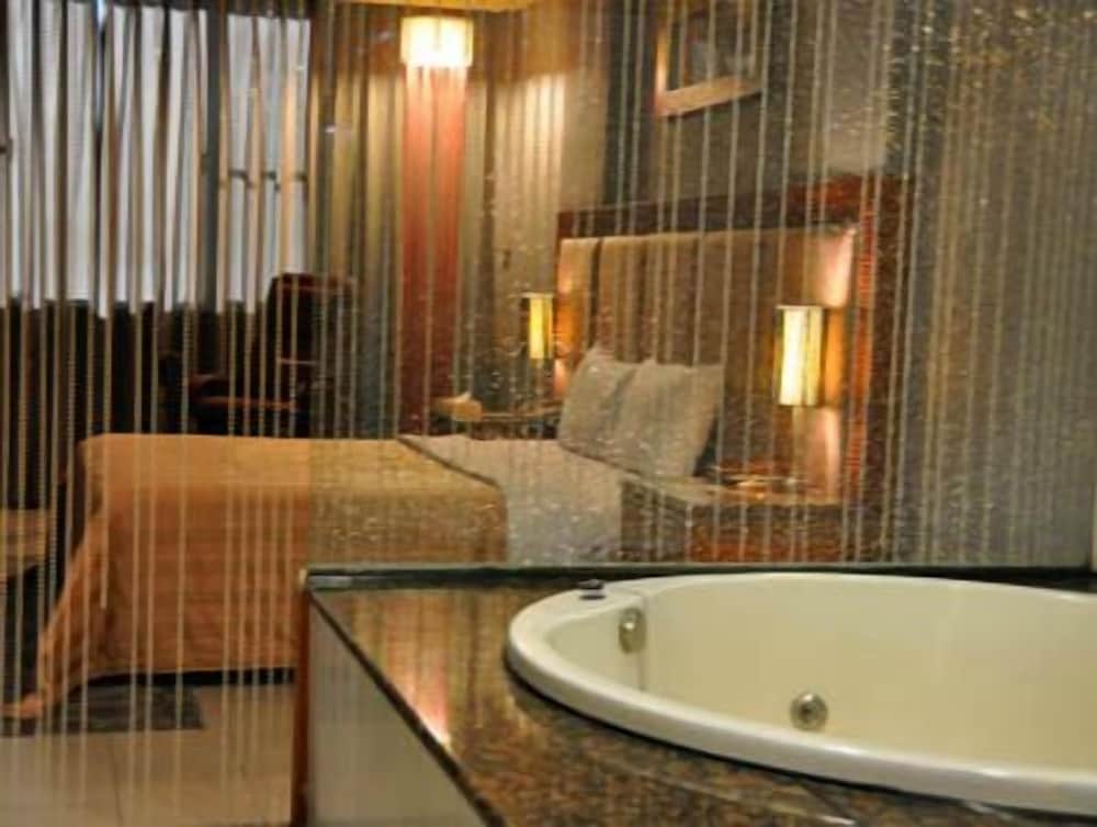 Romantic Suite photo 2