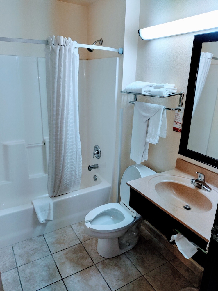 Standard Room, 2 Queen Beds - Photo 5