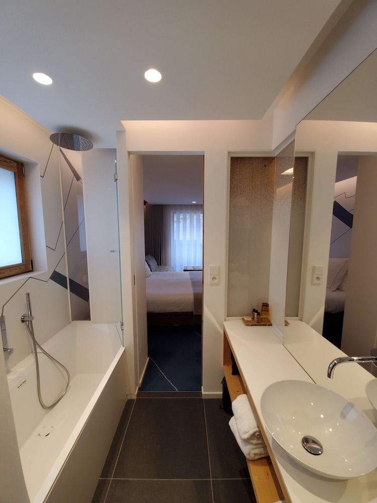 Superior Room, 1 King Bed, Non Smoking (with Sofabed) photo 3