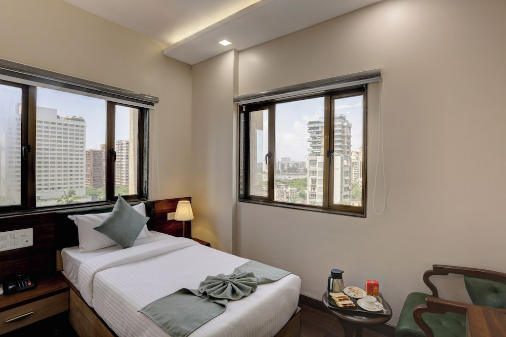 Executive Room - Photo 12