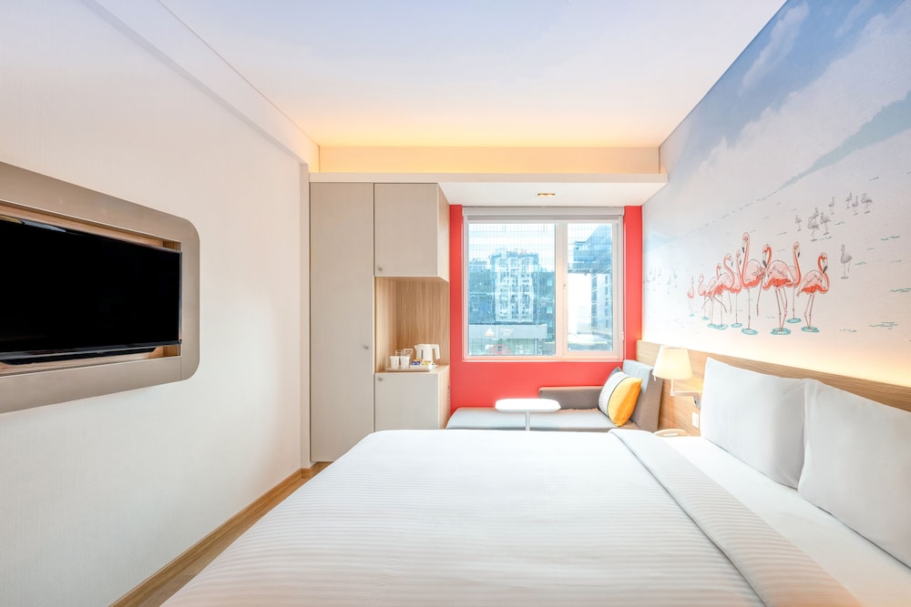 Standard Room, 1 Queen Bed - Photo 11