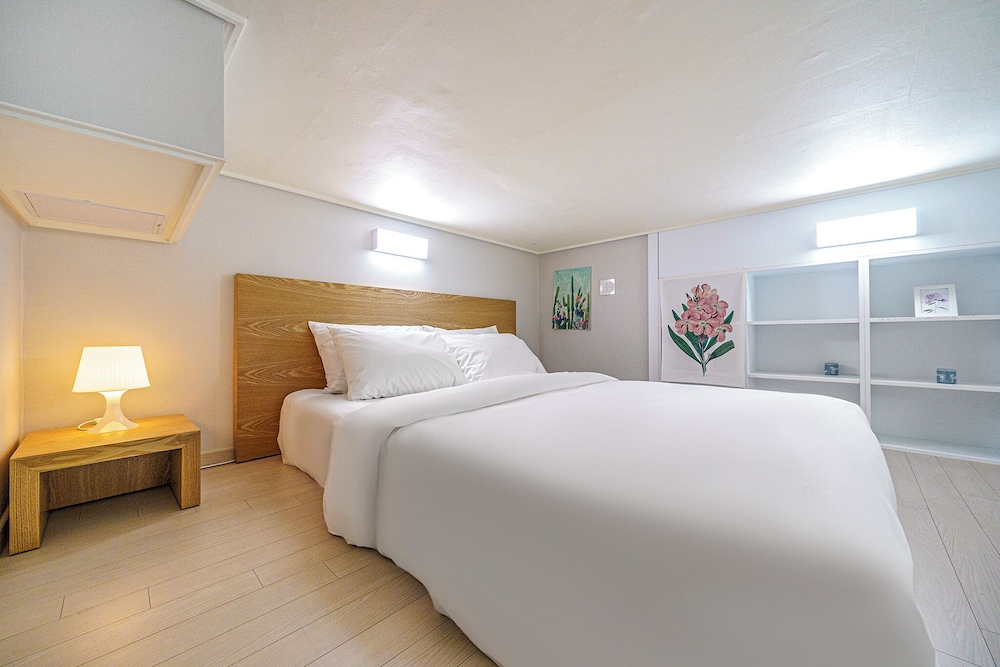 Deluxe Twin Room, 2 Queen Beds, Non Smoking, Kitchen photo 3