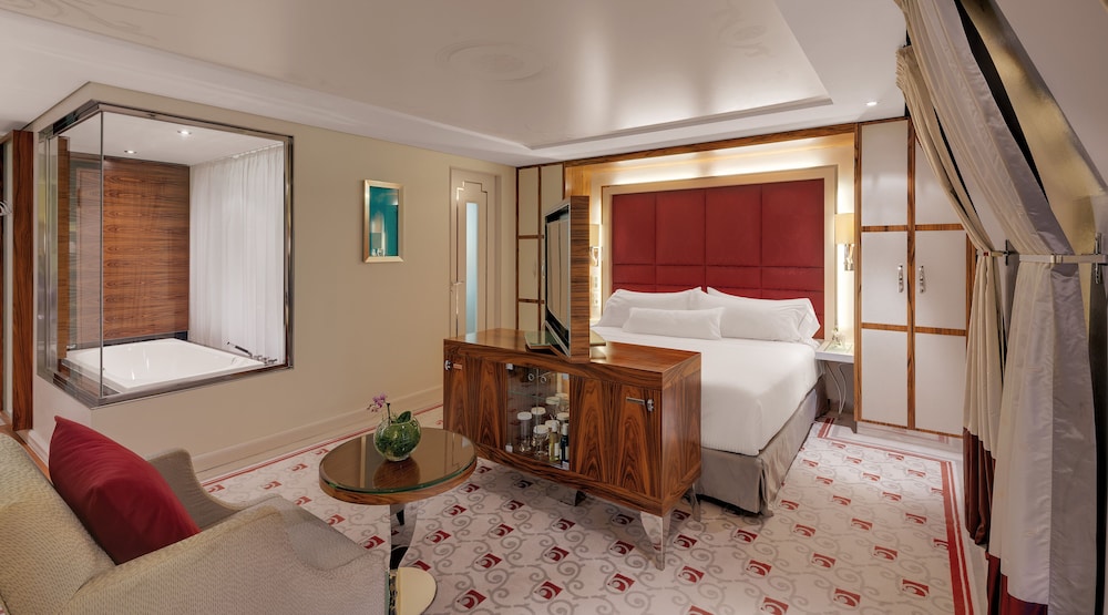 Deluxe Junior Suite photo 2