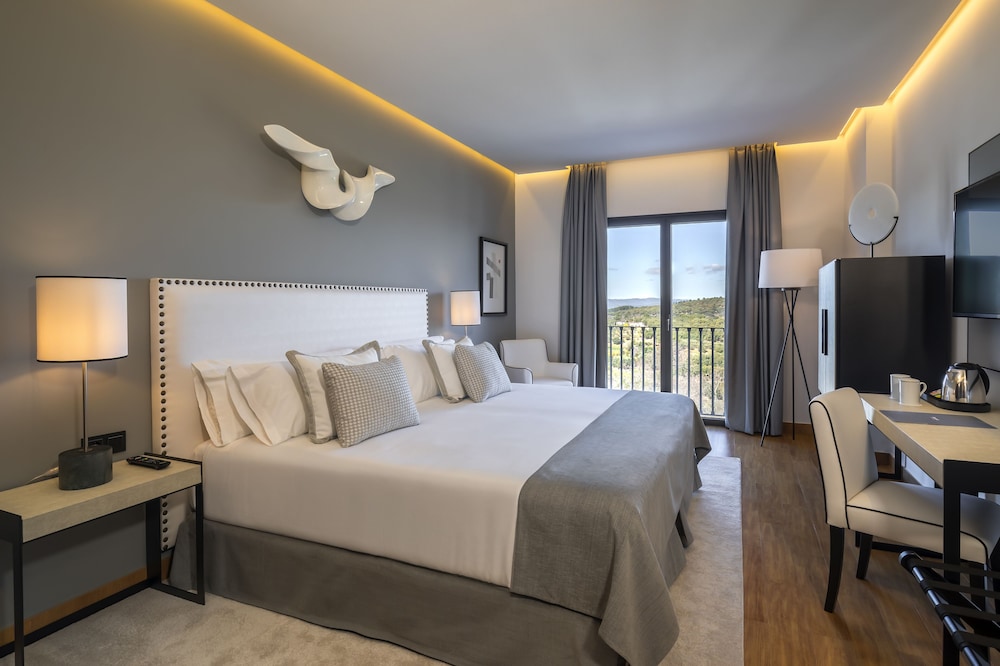 Deluxe Room, Balcony - Photo 3