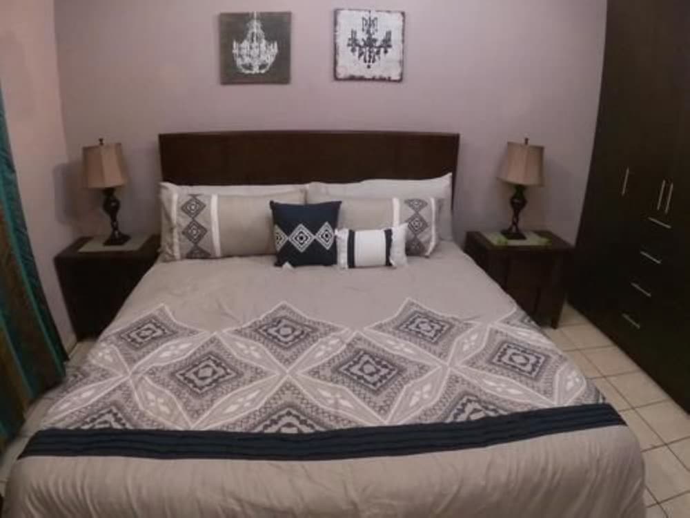 House, 4 Bedrooms, Non Smoking photo 2