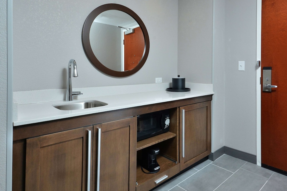 Suite, 1 King Bed, Accessible, Refrigerator & Microwave - Photo 13