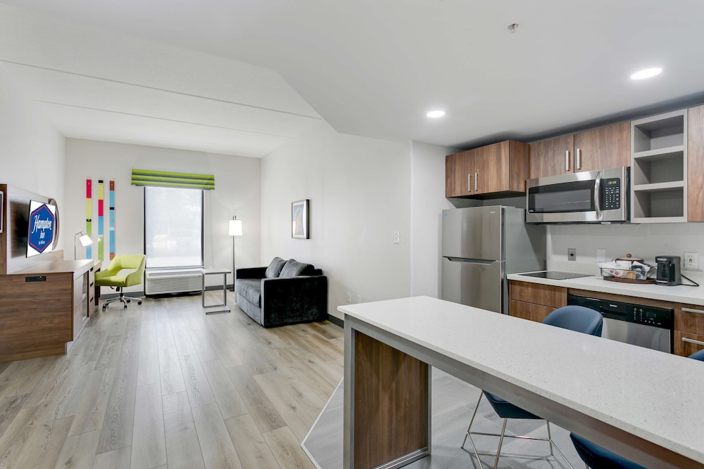 Suite, 1 King Bed, Non Smoking - Photo 6