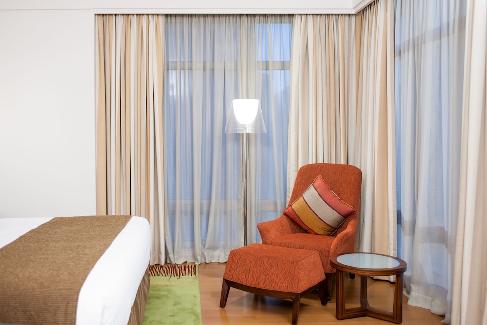 Suite, 1 Bedroom (Dining) - Photo 7