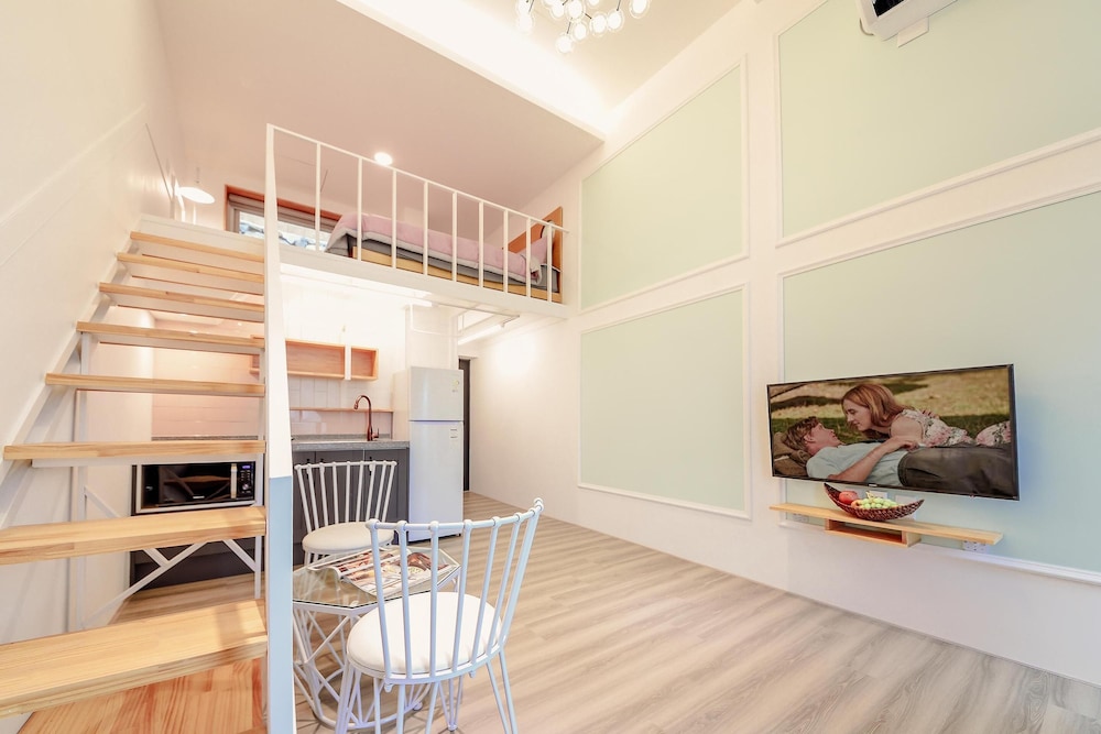 Basic Room, 1 Bedroom (F102) - Photo 9