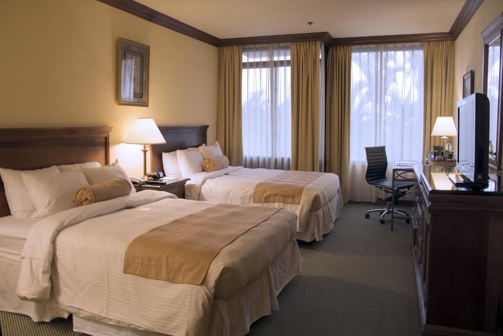 Standard Room, 2 Queen Beds - Photo 6