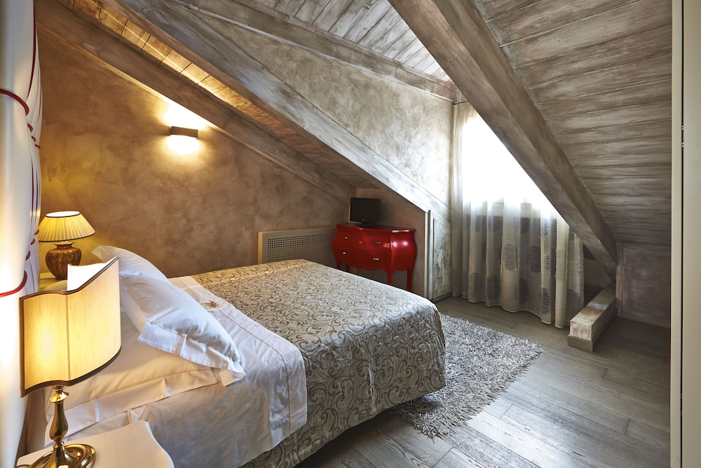 Elegant Family Suite, Annex Building (Access by stairs only) photo 2
