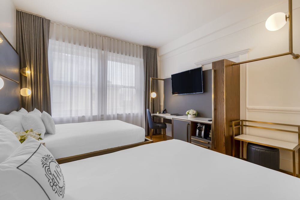 Executive Room, 2 Queen Beds - Photo 1