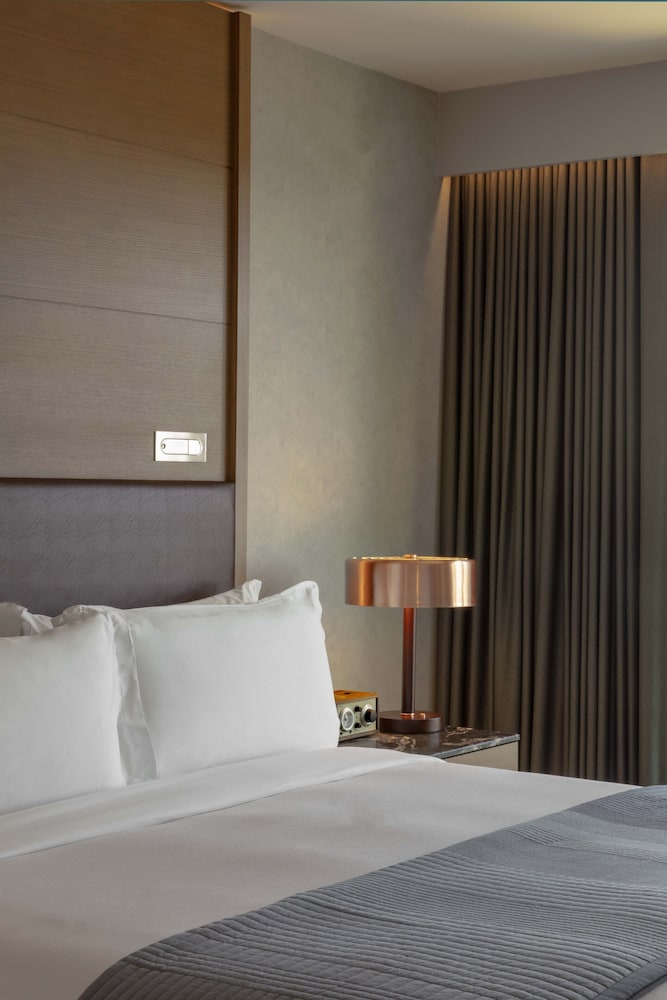 Executive Room, 2 Queen Beds - Photo 2