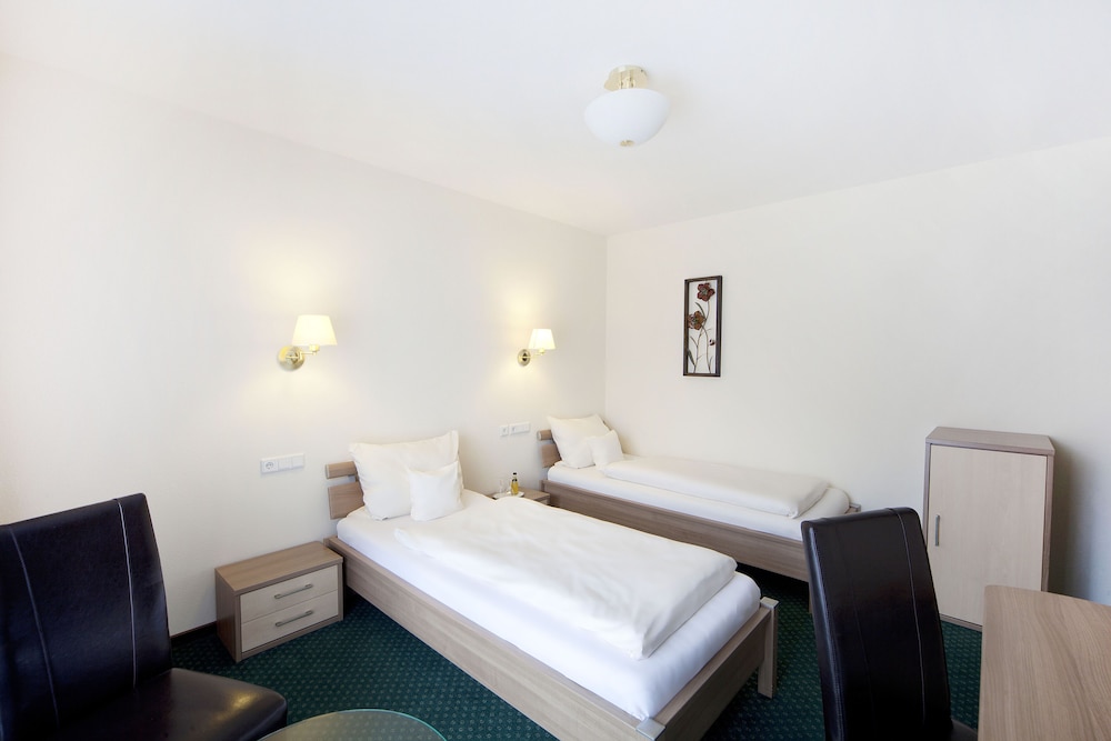 Standard Double Room - Photo 19
