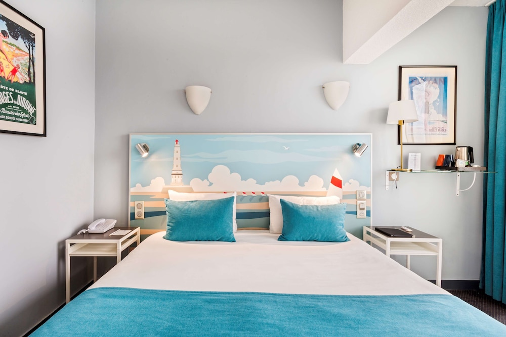 Comfort Room, 1 Queen Bed, Non Smoking, Sea View - Photo 1
