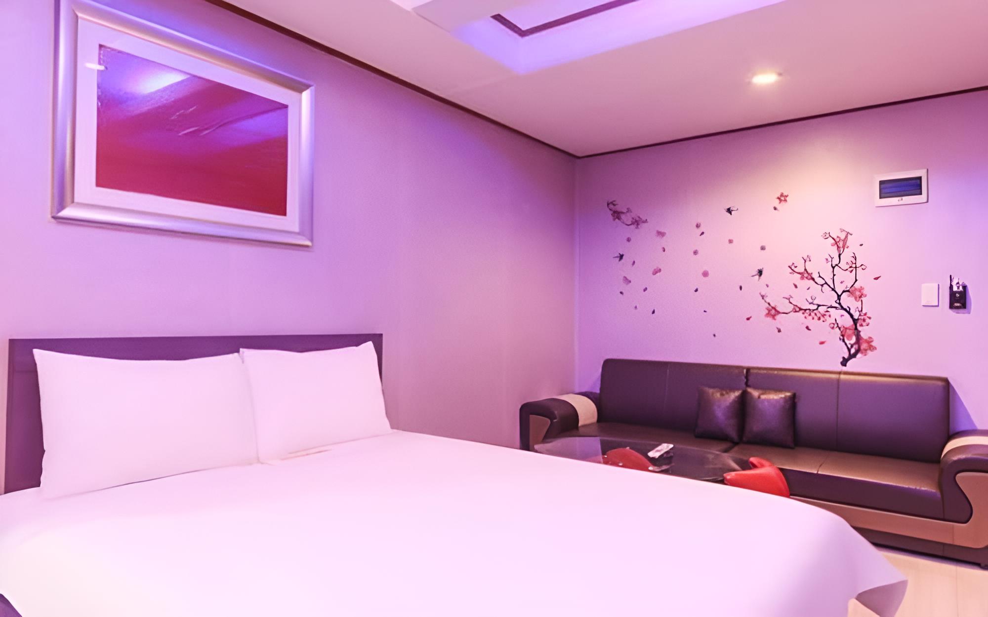 Room (VIP room (1st floor parking/wave movi) photo 2