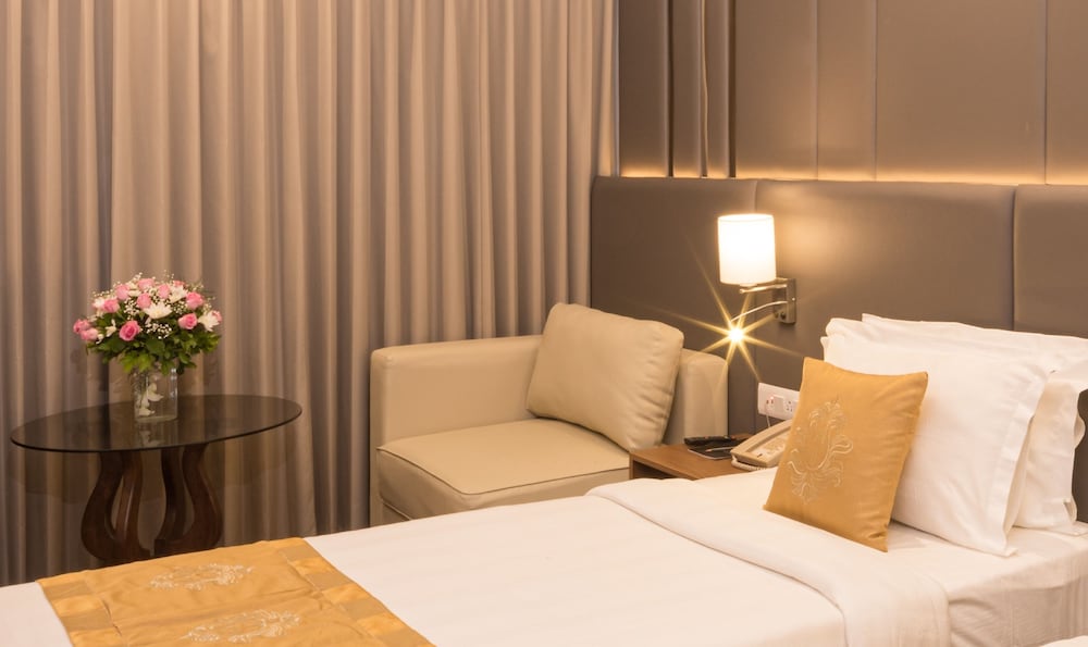 Executive Club Twin Room thumbnail 5