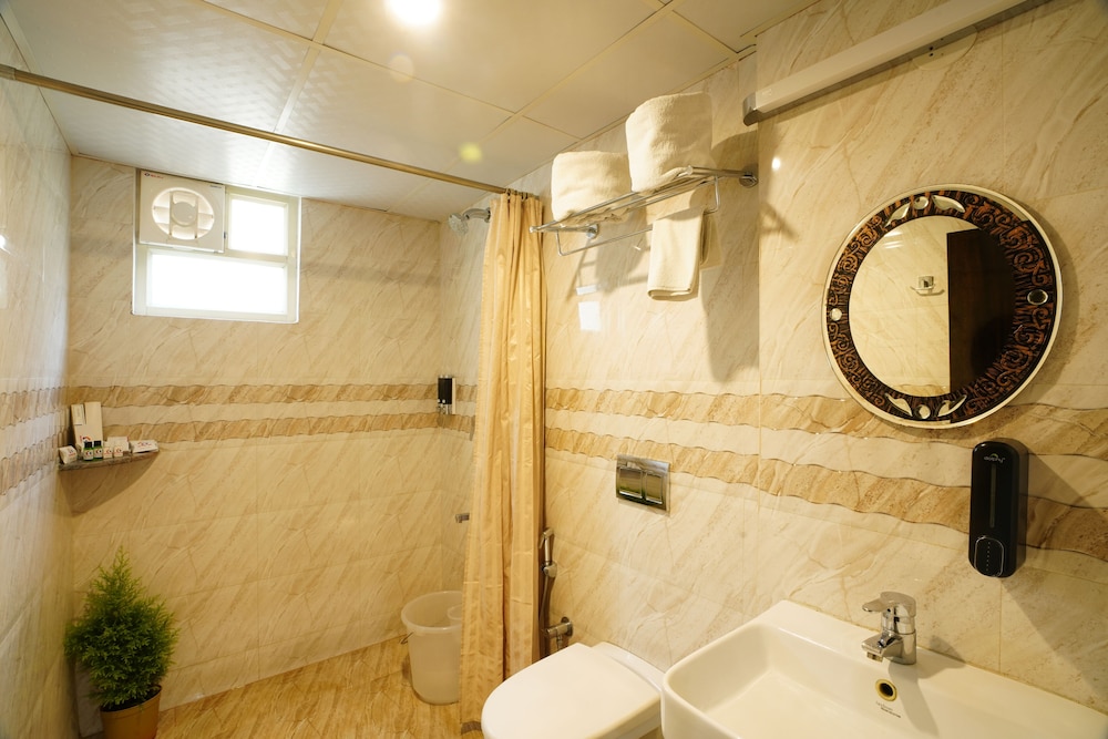 Deluxe Room - Photo 13