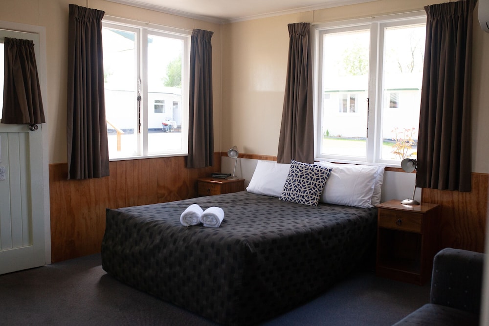 Self-Contained Unit - Kowhai photo 2