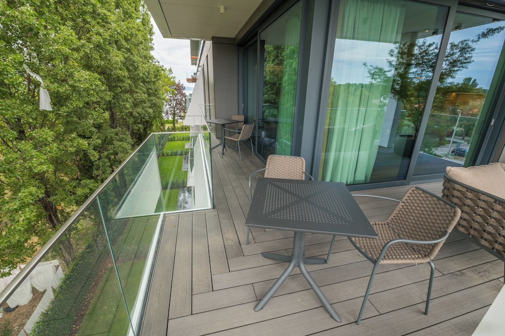 Superior Apartment, Garden View