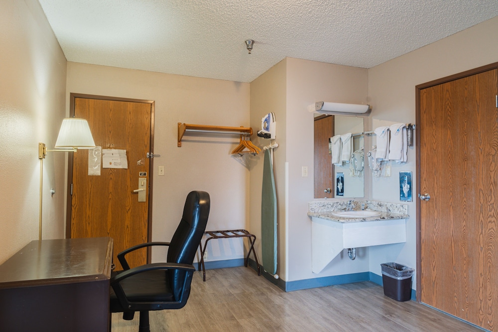Studio Suite, 1 King Bed, Non Smoking - Photo 3