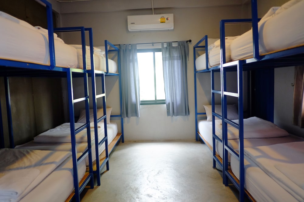 8 Beds Dorm