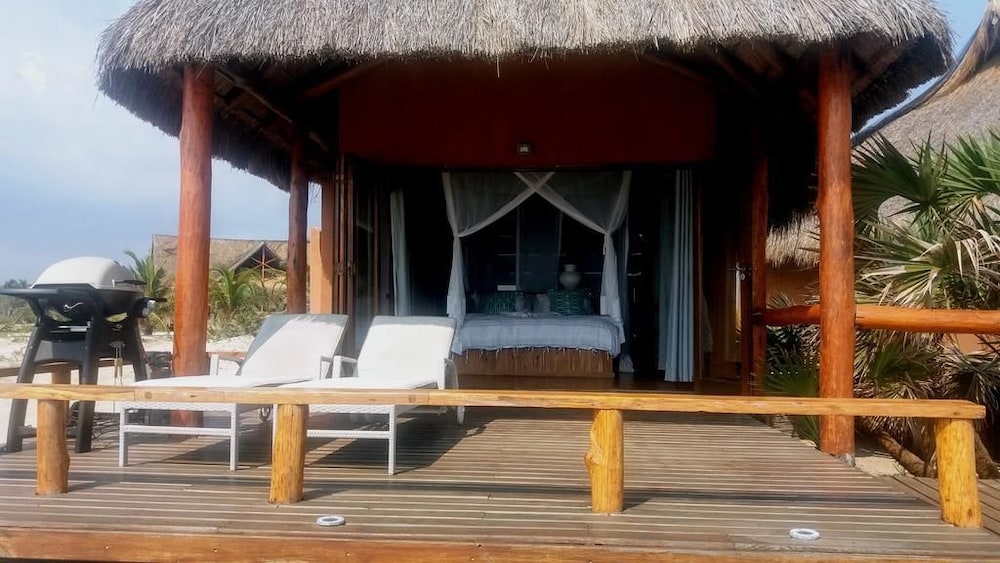 Beach Honeymoon Cottage photo 3