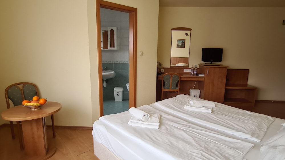 Standard Double Room - Photo 2