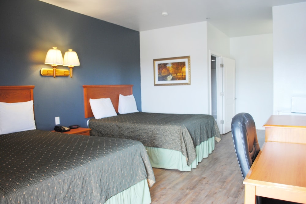 Standard Single Room, 2 Queen Beds - Photo 1