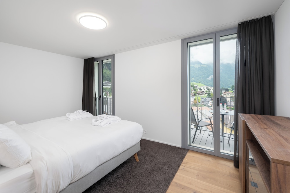 Luxury Apartment, 4 Bedrooms, Mountain View photo 3