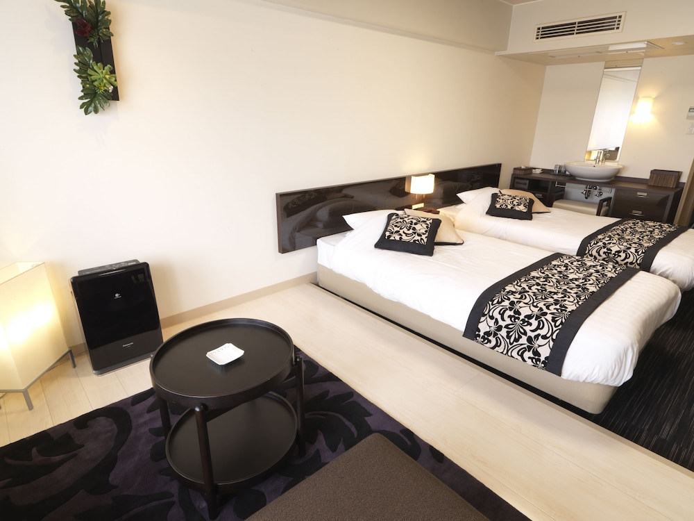 Moderate Twin Room, Non Smoking, Lake View photo 3