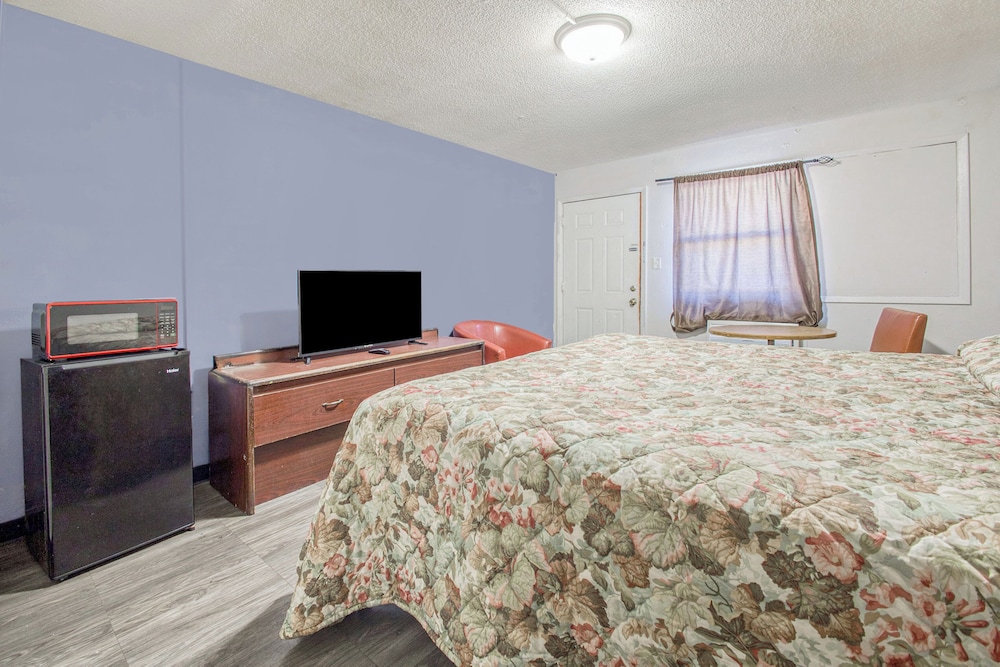 Room, 1 Queen Bed, Smoking photo 2