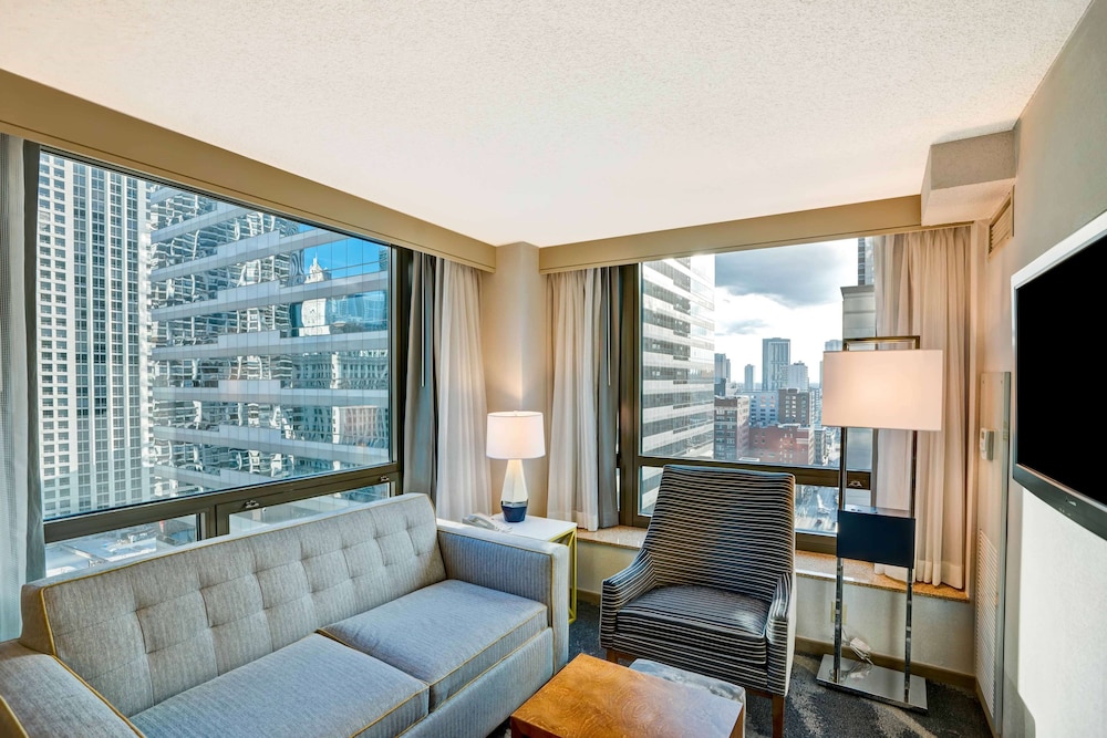 Suite, 1 King Bed with Sofa bed, Accessible, City View (Hearing) - Photo 1