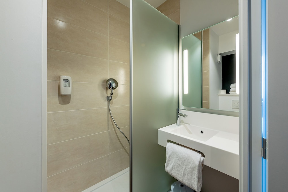 Twin Room, Non Smoking - Photo 3