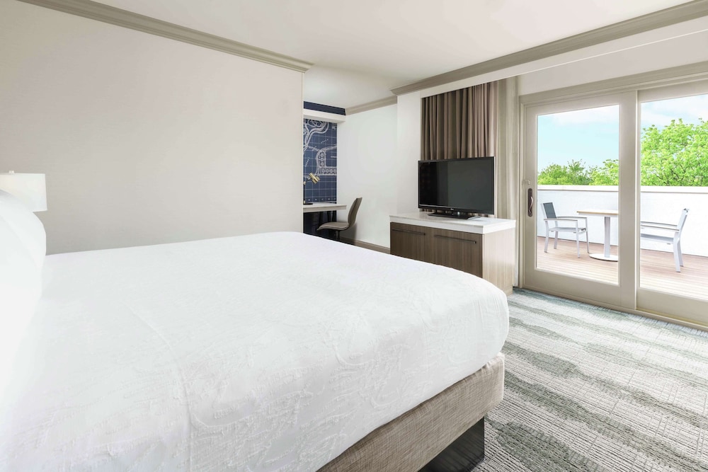 Suite, 1 Bedroom, Accessible, Bathtub - Photo 3