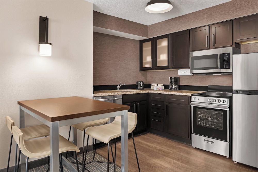 Suite, 1 Bedroom (Mobility/Hearing Accessible, Tub) photo 3