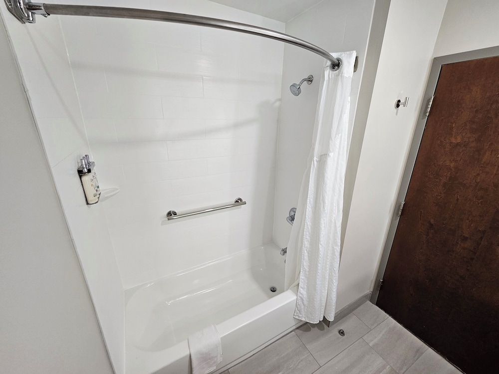 Suite, 1 King Bed with Sofa bed, Accessible (Accessible Tub) - Photo 5