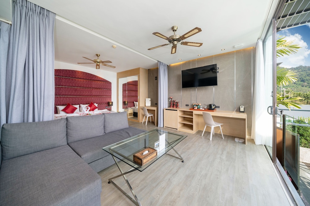 Premium Deluxe With Plunge Pool & Jacuzzi photo 3