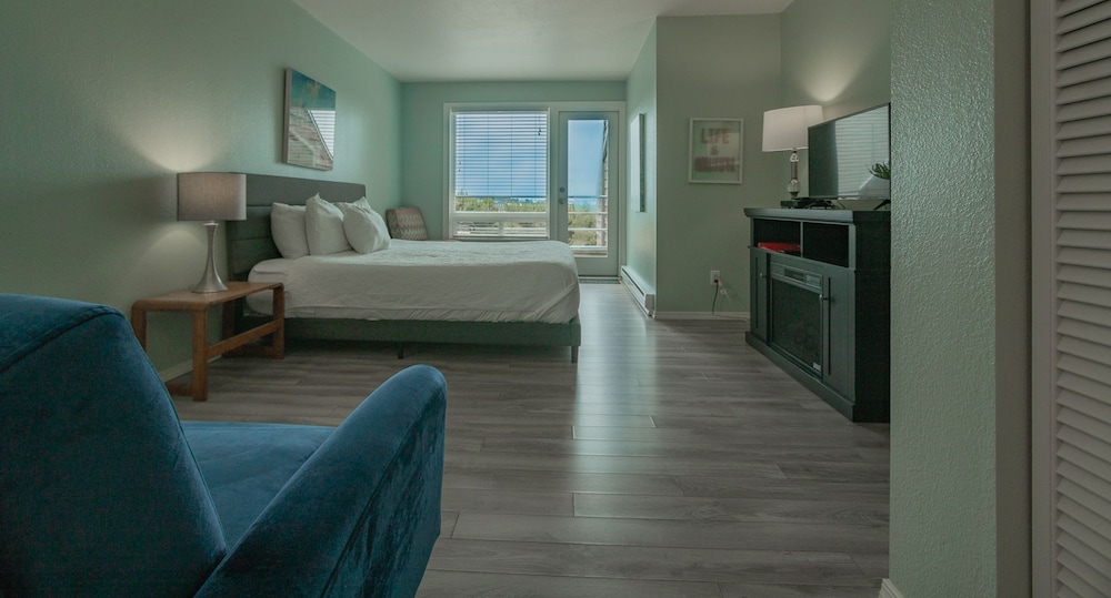 Standard Room, 1 King Bed, Bay View