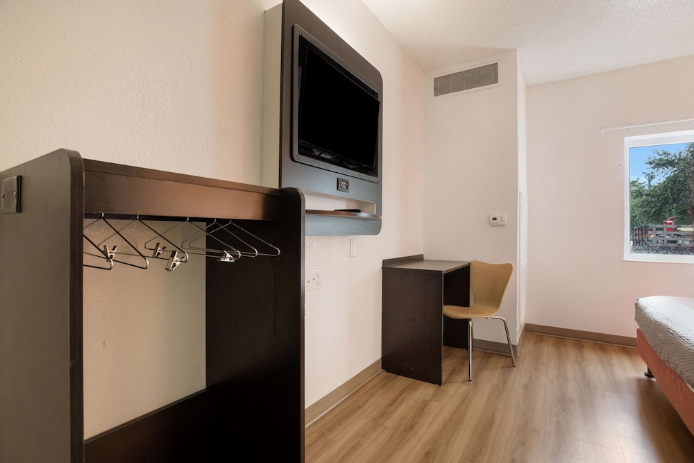 Standard Room, 1 Double Bed, Accessible, Non Smoking