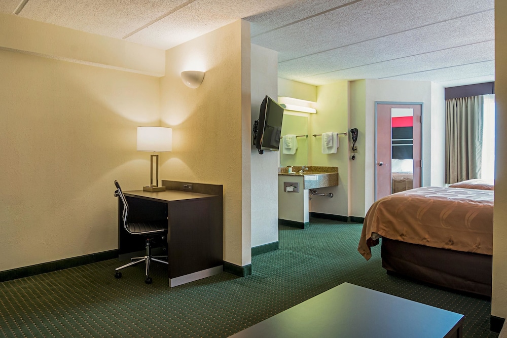 Suite, 2 Double Beds, Non Smoking - Photo 4