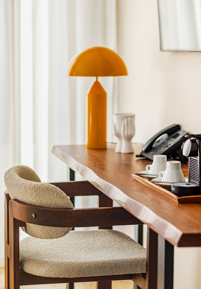 Premium Room with Balcony (Hotel) - Photo 2