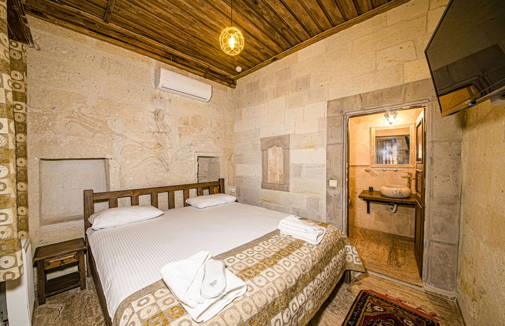 Comfort Triple Room, Garden View (Stone)