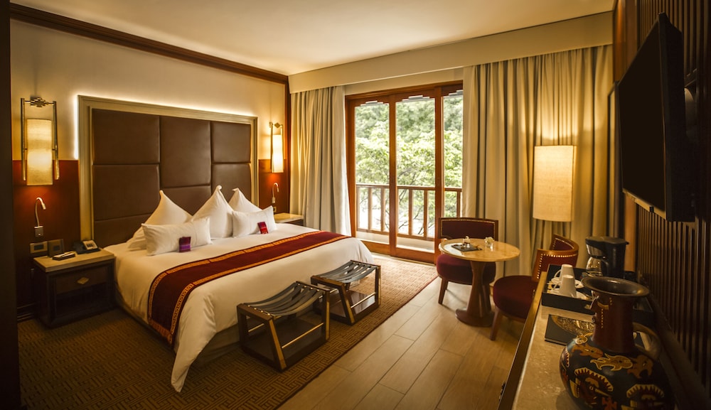 Deluxe Room, 1 King Bed, River View - Photo 1